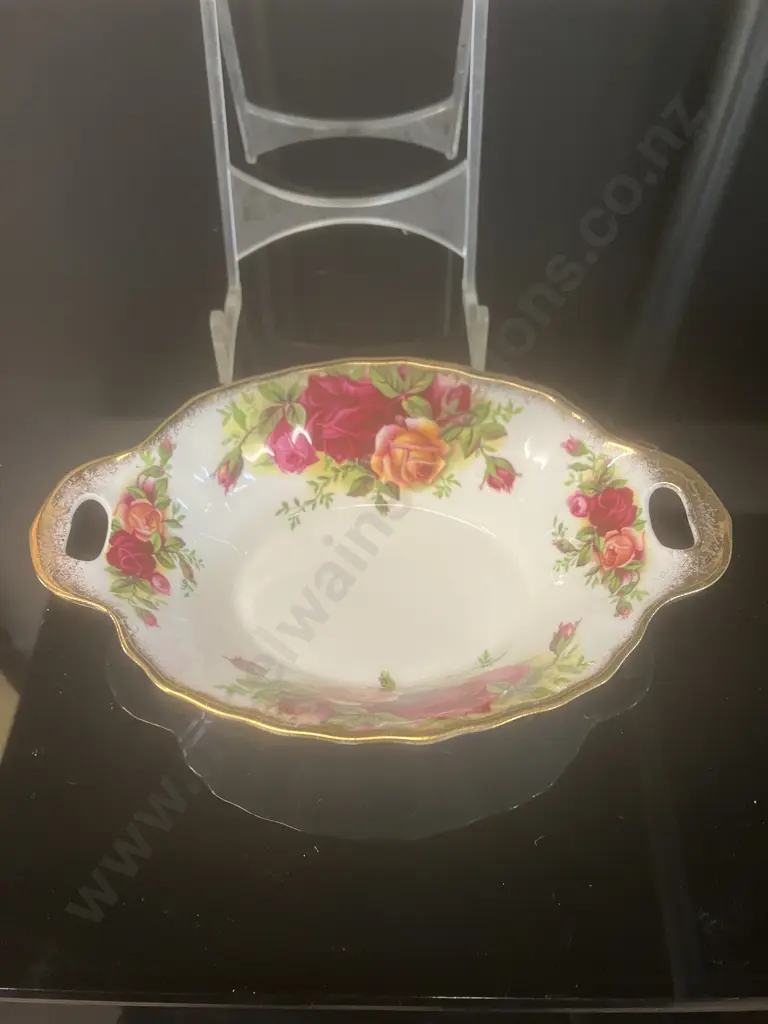 Royal Albert Old Country Roses Bone China Pierced Handled Oval Trinket Dishes -  Made in England. 1962-1973 (1 x AF) Image 1++