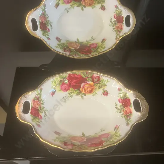 Royal Albert Old Country Roses Bone China Pierced Handled Oval Trinket Dishes -  Made in England. 1962-1973 (1 x AF)