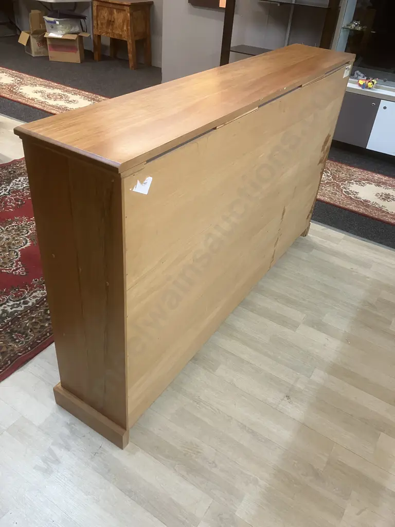 Rimu Bookcase. H101 W170 D31cm Image 1++