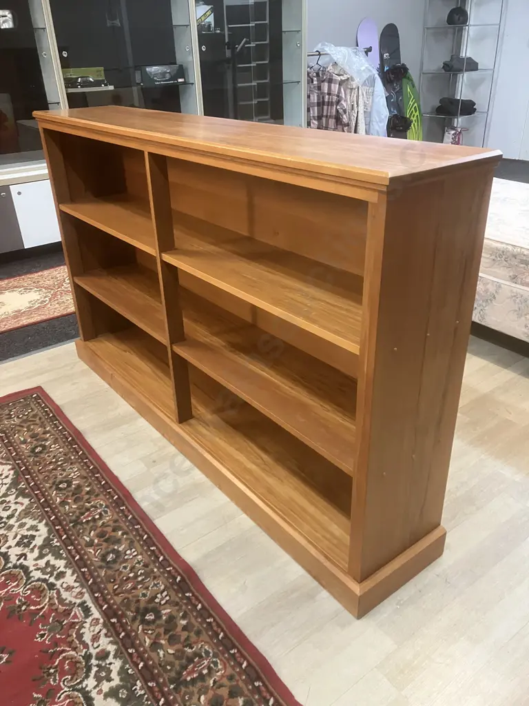 Rimu Bookcase. H101 W170 D31cm Image 1++