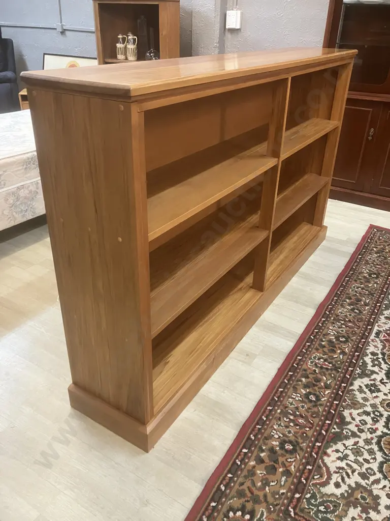 Rimu Bookcase. H101 W170 D31cm Image 1++