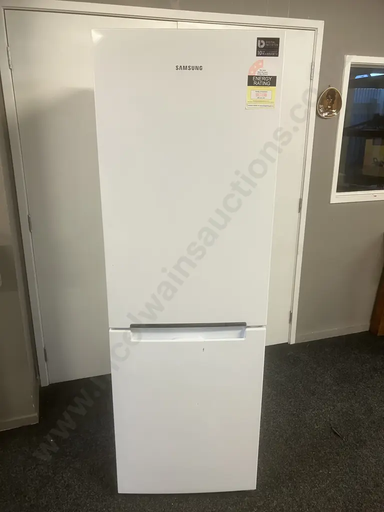 Samsung 290 Litre Fridge Freezer Model RB29FSRNDWW/SA Image 1++