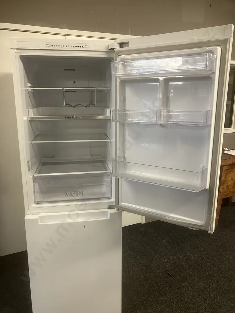 Samsung 290 Litre Fridge Freezer Model RB29FSRNDWW/SA Image 1++