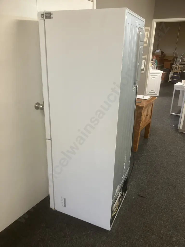 Samsung 290 Litre Fridge Freezer Model RB29FSRNDWW/SA Image 1++