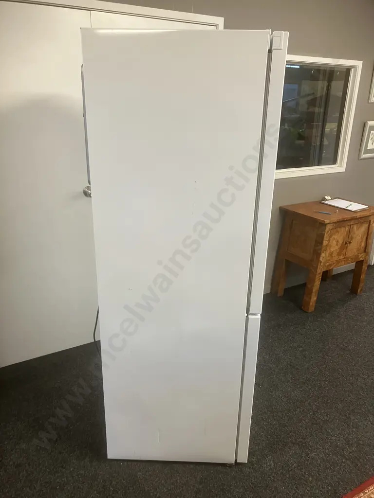 Samsung 290 Litre Fridge Freezer Model RB29FSRNDWW/SA Image 1++