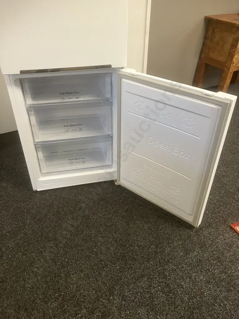 Samsung 290 Litre Fridge Freezer Model RB29FSRNDWW/SA Image 1++