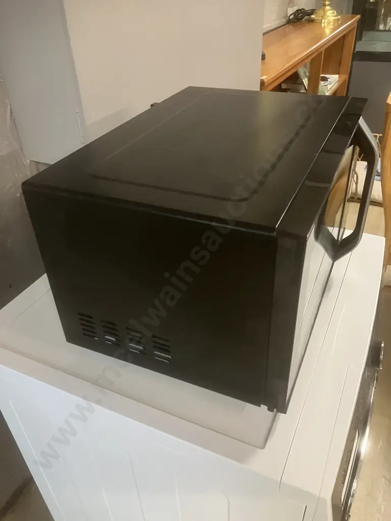 Panasonic 25L Microwave Oven - Black. Model NN-ST34HB Image 1++