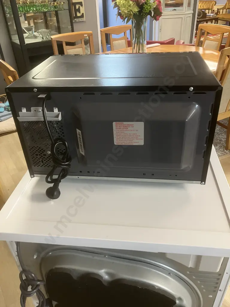 Panasonic 25L Microwave Oven - Black. Model NN-ST34HB Image 1++
