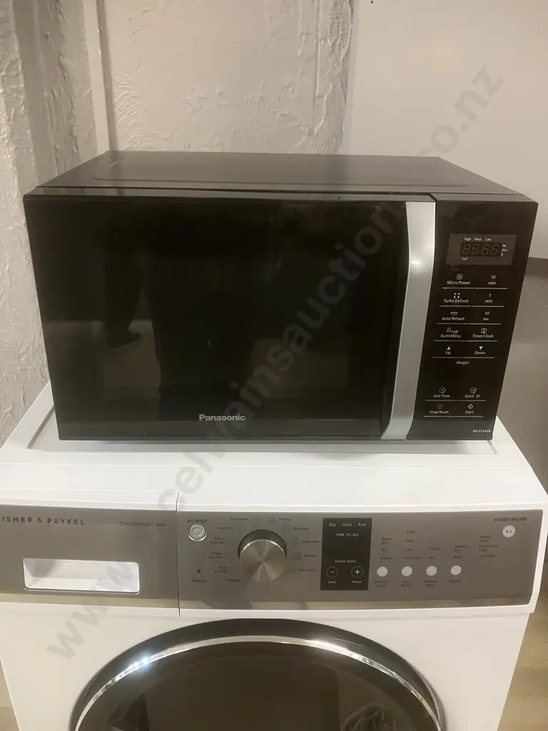 Panasonic 25L Microwave Oven - Black. Model NN-ST34HB Image 1++