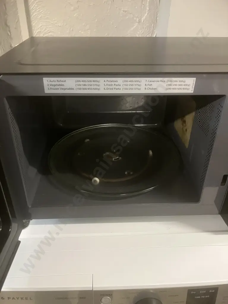 Panasonic 25L Microwave Oven - Black. Model NN-ST34HB Image 1++