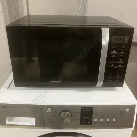 Panasonic 25L Microwave Oven - Black. Model NN-ST34HB