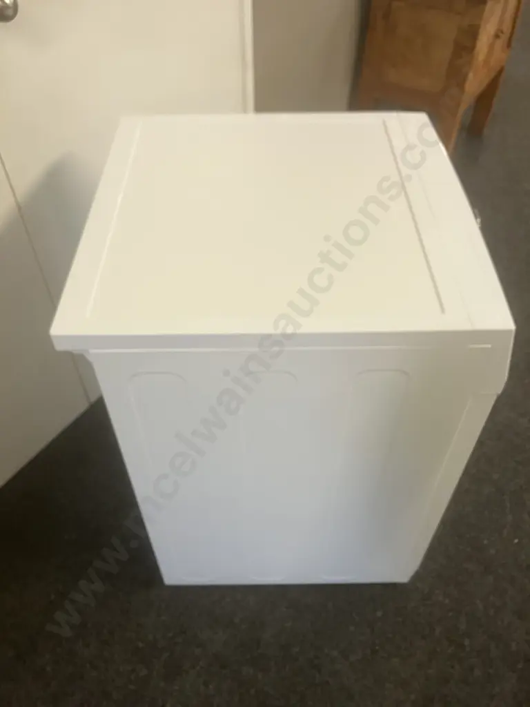 Fisher & Paykel 8kg Series 5 Condenser Dryer, Auto-Sensing, Rack Dry. Model DE8060P3) Image 1++