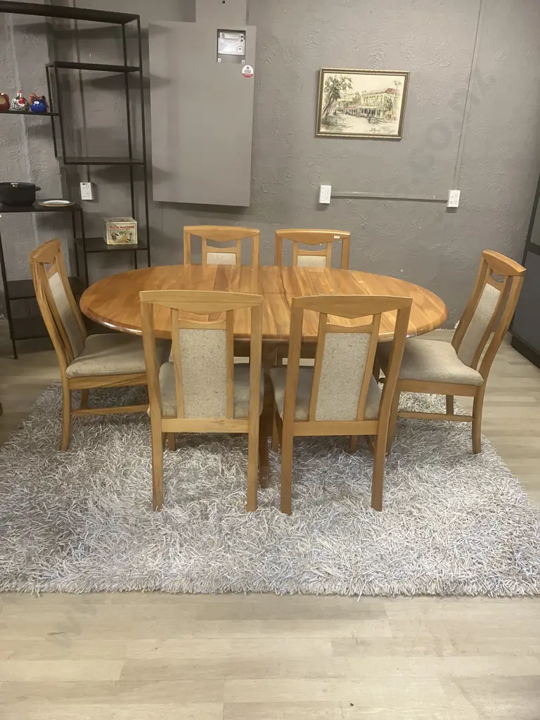 Round Rimu Extension Dining Table (H76 D118 L118 - 167cm) Six Chairs With Oatmeal Colour Fabric Image 1++