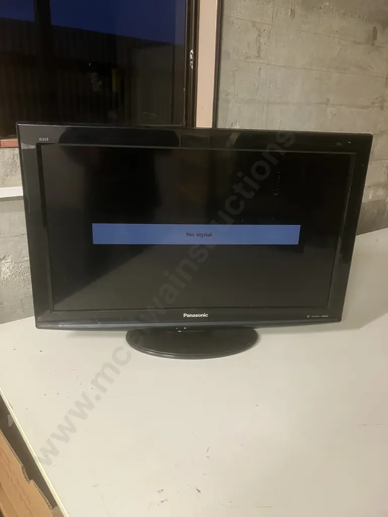 Panasonic Viera 32" LCD TV With Remote Control TH-L32U20Z Image 1++