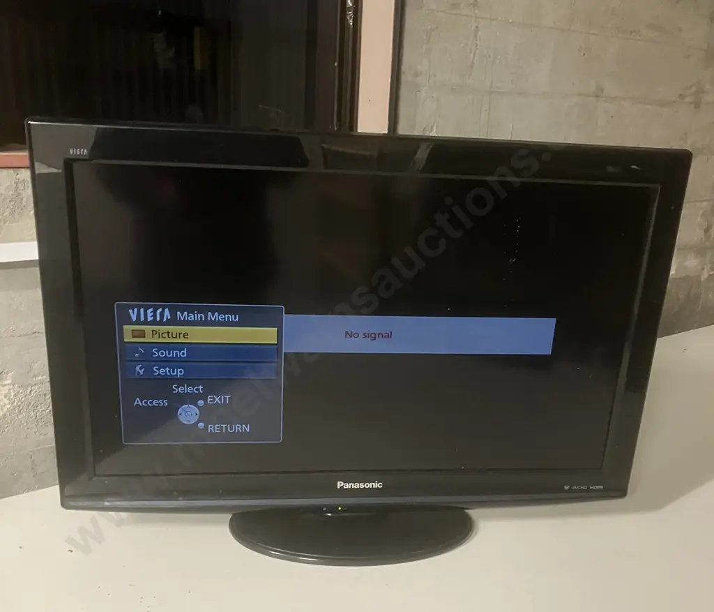 Panasonic Viera 32" LCD TV With Remote Control TH-L32U20Z Image 1++