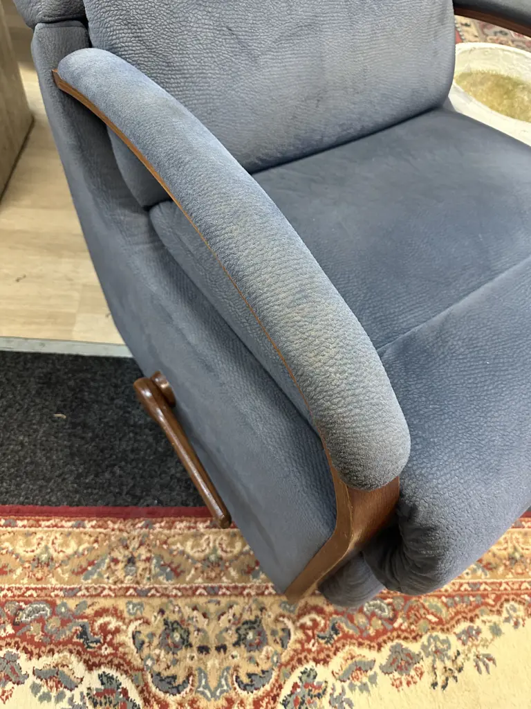 La-Z-Boy Charlestone Fabric Rocker Recliner Image 1++