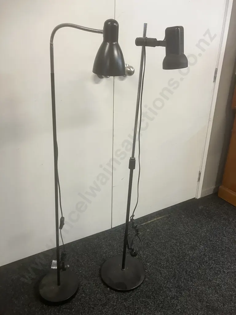 Pair of Black Pedestal Lamps Image 1++