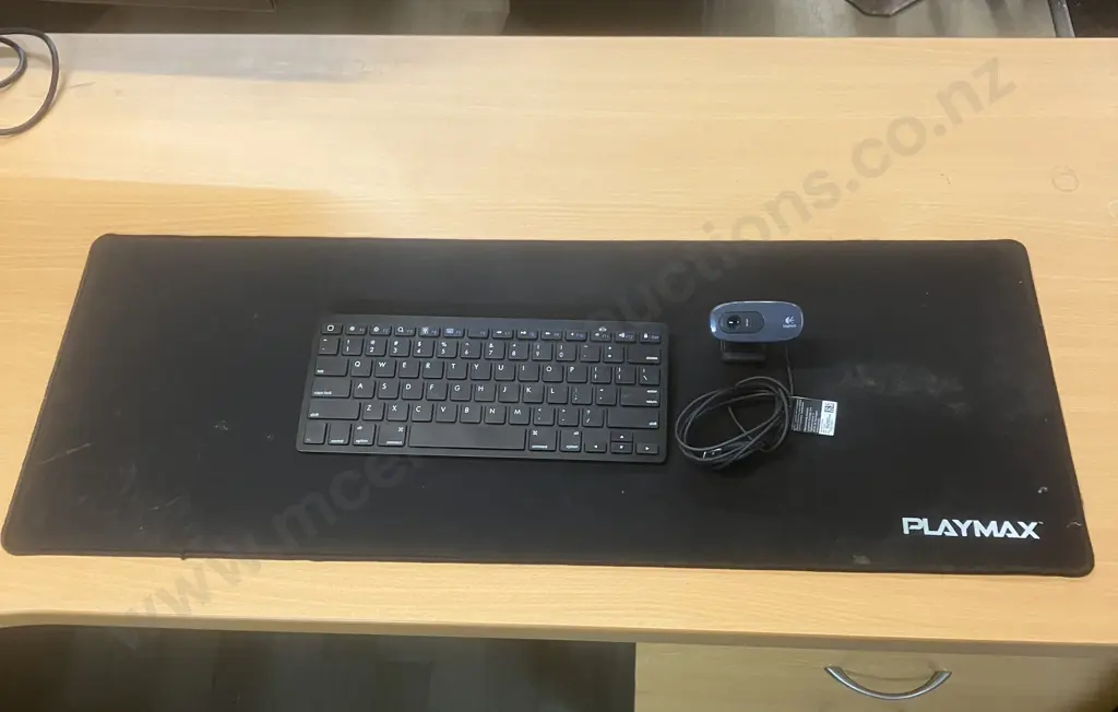 Logitech C270 HD Webcam, Hub Model LK-590B Bluetooth V3.0 Wireless Keyboard, Playmax Mouse Pad Image 1++