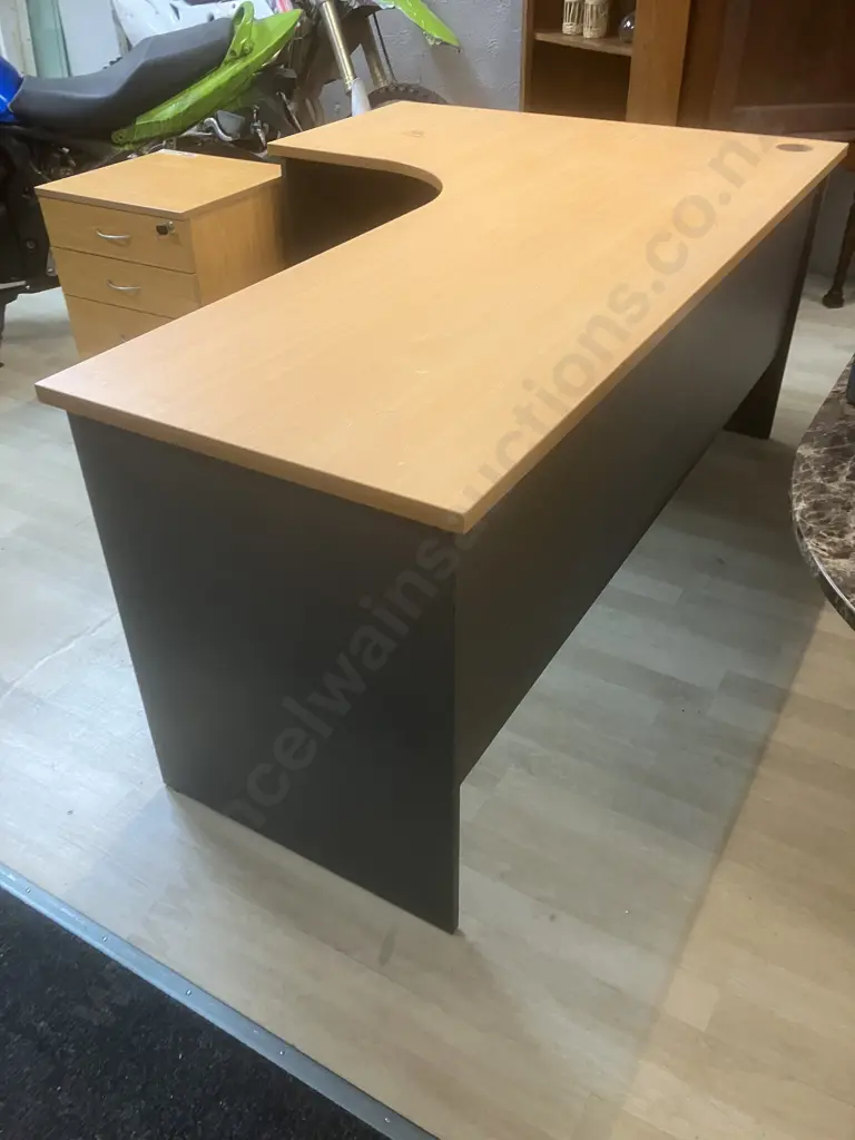 Computer Desk With Mobile Filer. H74 L120 W180cm Image 1++