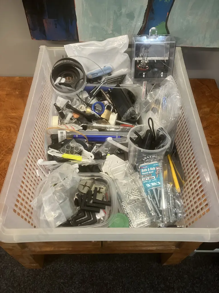 Box Lot Sundries Image 1++