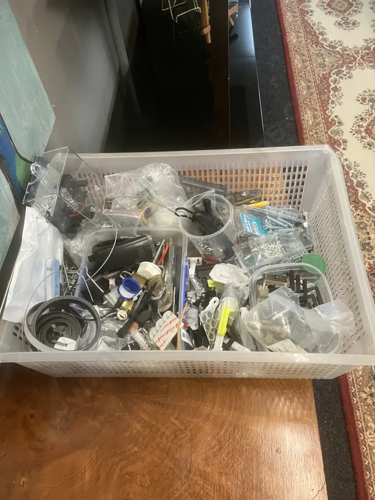 Box Lot Sundries Image 1++