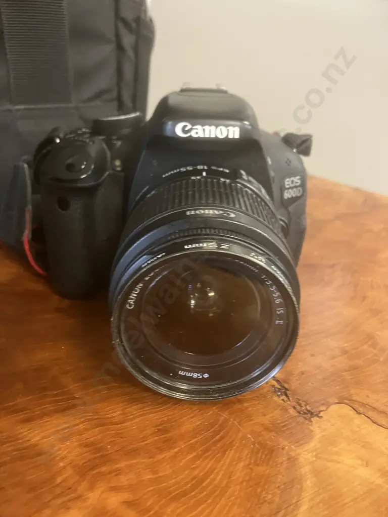 Canon EOS 600D DSLR Camera 18MP, Canon 18-55/3.5-5.6 IS + 55-250/4.0-5.6 IS, Charger & Case, Fujifilm Tabletop Tripod Image 1++