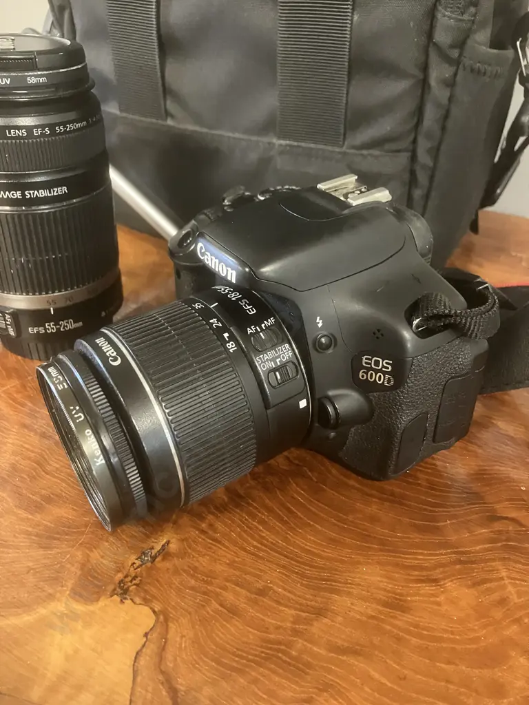 Canon EOS 600D DSLR Camera 18MP, Canon 18-55/3.5-5.6 IS + 55-250/4.0-5.6 IS, Charger & Case, Fujifilm Tabletop Tripod Image 1++