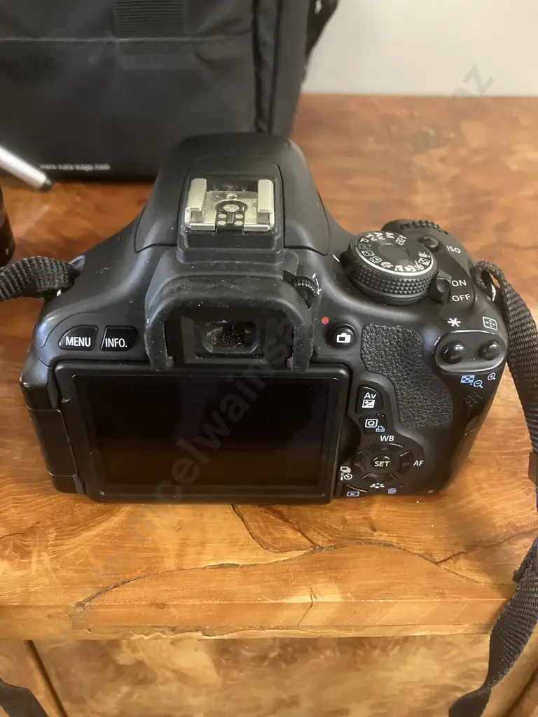 Canon EOS 600D DSLR Camera 18MP, Canon 18-55/3.5-5.6 IS + 55-250/4.0-5.6 IS, Charger & Case, Fujifilm Tabletop Tripod Image 1++