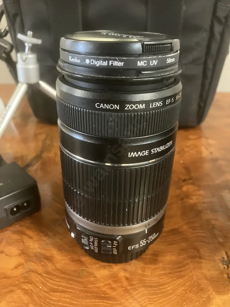 Canon EOS 600D DSLR Camera 18MP, Canon 18-55/3.5-5.6 IS + 55-250/4.0-5.6 IS, Charger & Case, Fujifilm Tabletop Tripod Image 1++