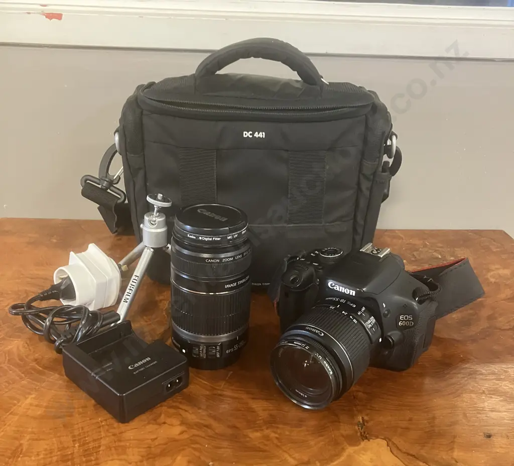 Canon EOS 600D DSLR Camera 18MP, Canon 18-55/3.5-5.6 IS + 55-250/4.0-5.6 IS, Charger & Case, Fujifilm Tabletop Tripod Image 1++