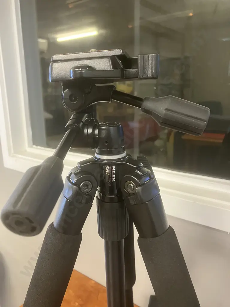 SLIK Sprint Pro II Black Tripod with SH-704E 3-Way Head With Carry Bag. 47cm. Max Height 162.2cm Image 1++