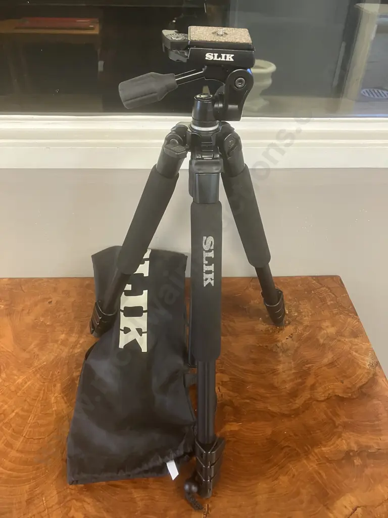 SLIK Sprint Pro II Black Tripod with SH-704E 3-Way Head With Carry Bag. 47cm. Max Height 162.2cm Image 1++