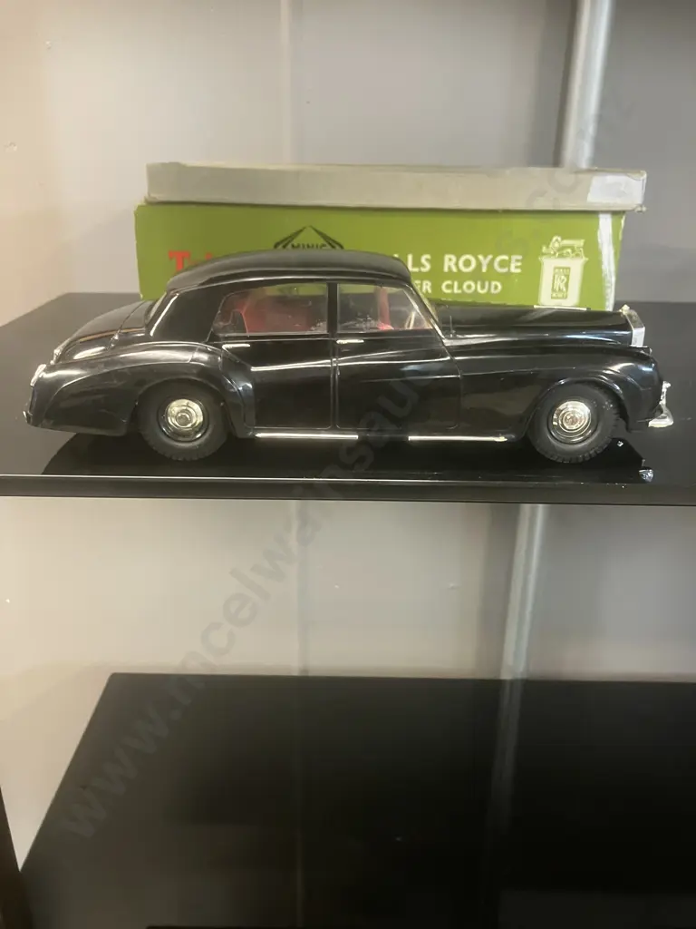 Tri-ang 'Rolls Royce Silver Cloud' 1/20 Scale Minic Electric Model M.013, c1950s. Original Box (As Found) Image 1++