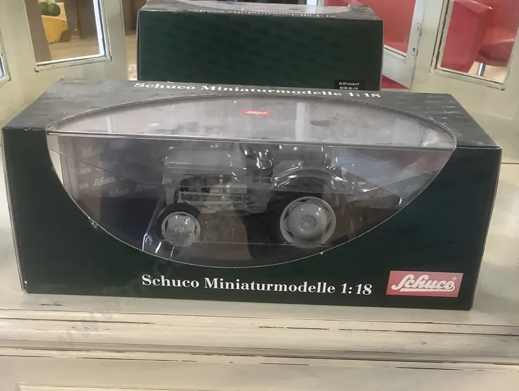 Schuco 1:18 Scale Ferguson TE20 Light-Grey Die-Cast Miniaturmodelle - New In Box. Art.-Nr.00105 Image 1++