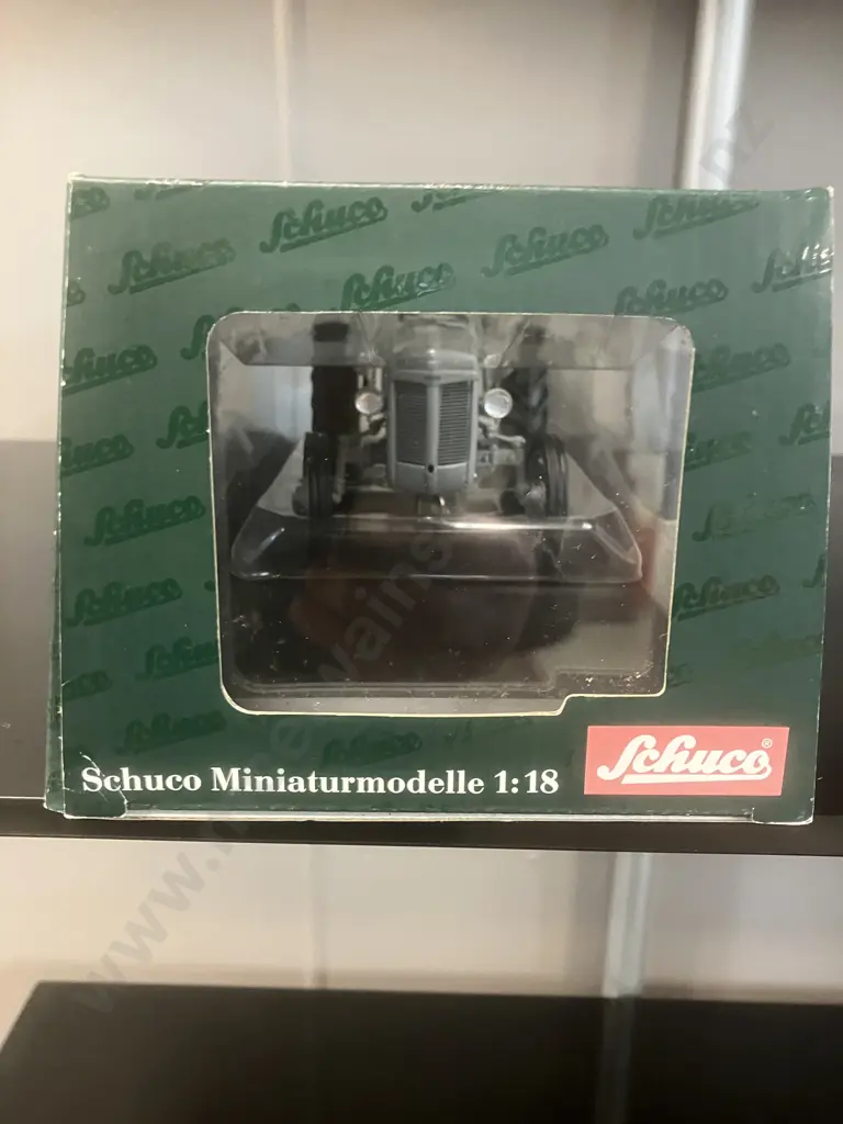 Schuco 1:18 Scale Ferguson TE20 Light-Grey Die-Cast Miniaturmodelle - New In Box. Art.-Nr.00105 Image 1++