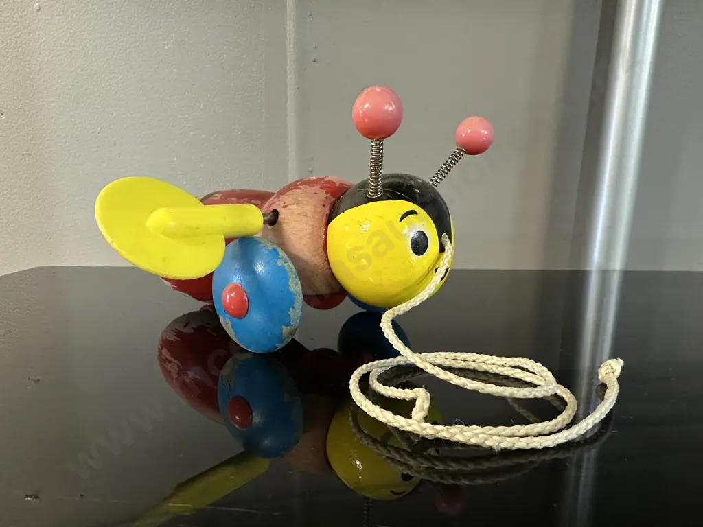 Vintage Buzzy Bee Wooden Pull Along Image 1++