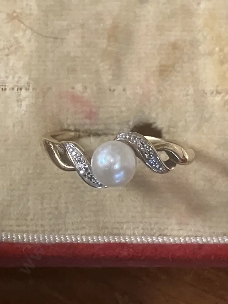 9ct Gold Ring Stamped 375 Image 1++