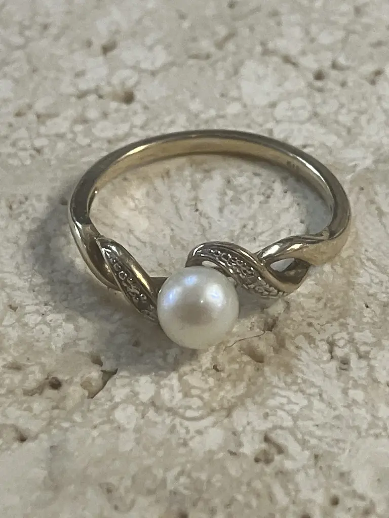 9ct Gold Ring Stamped 375 Image 1++