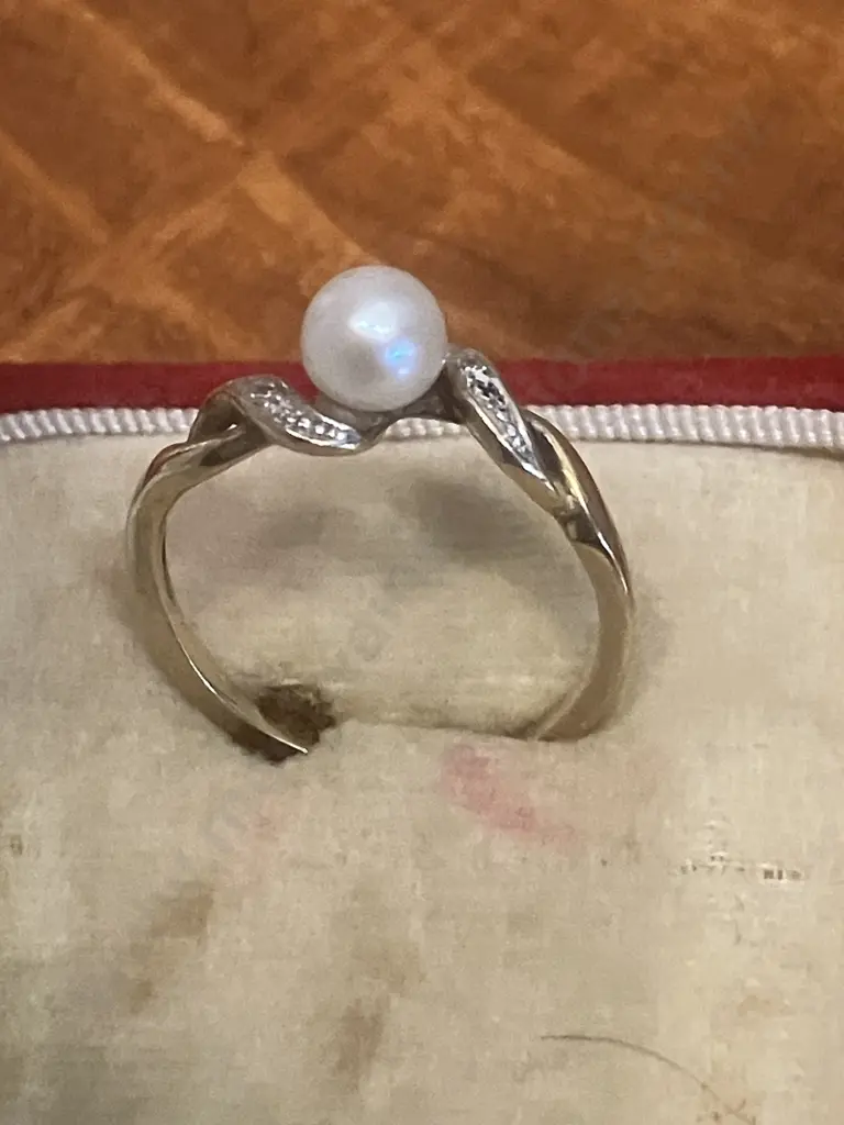 9ct Gold Ring Stamped 375 Image 1++