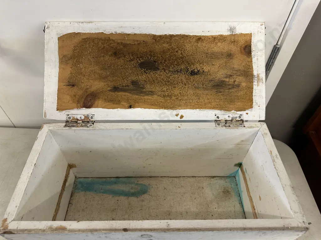 Vintage Wooden Storage Box Stenciled Text Branded For New Zealand Pure Honey Producers H26 W50 D23cm. Image 1++