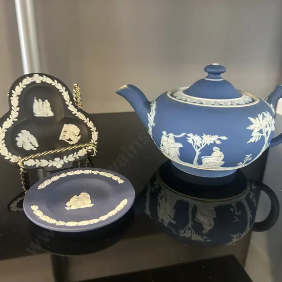 Vintage Wedgwood Items Including Teapot Etc