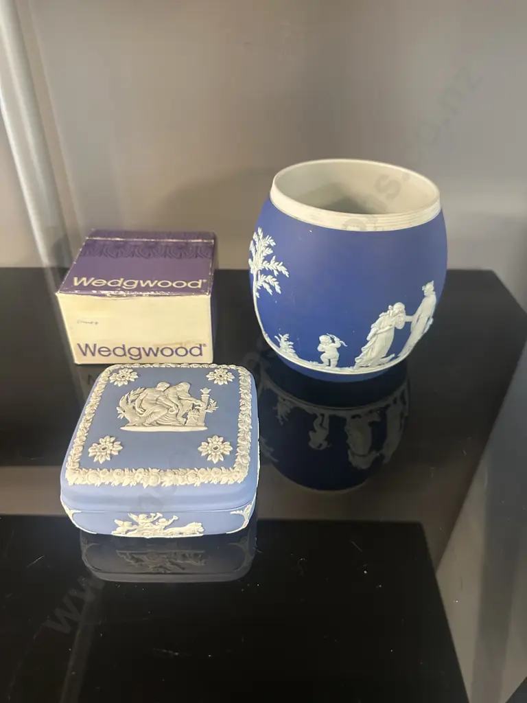 Vintage Wedgwood Jasperware Blue Biscuit Barrel Missing Lid & Handle With Square Trinket Dish & Box (as found) Image 1++