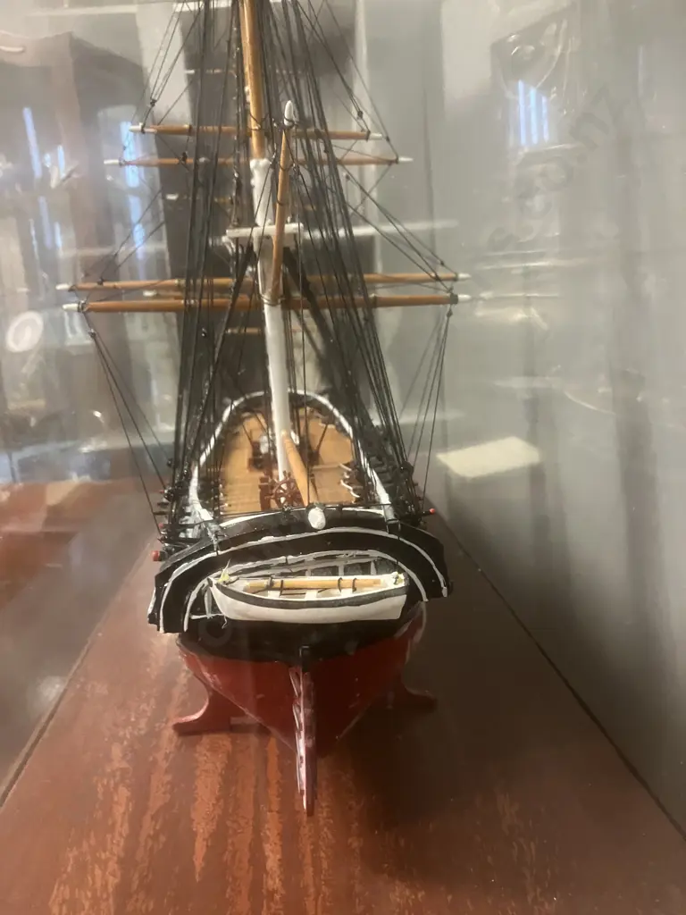 U.S.S. Constitution "Old Ironsides" Wooden Model In Glass Display Case Measuring 66 x 95 x 31cm Image 1++