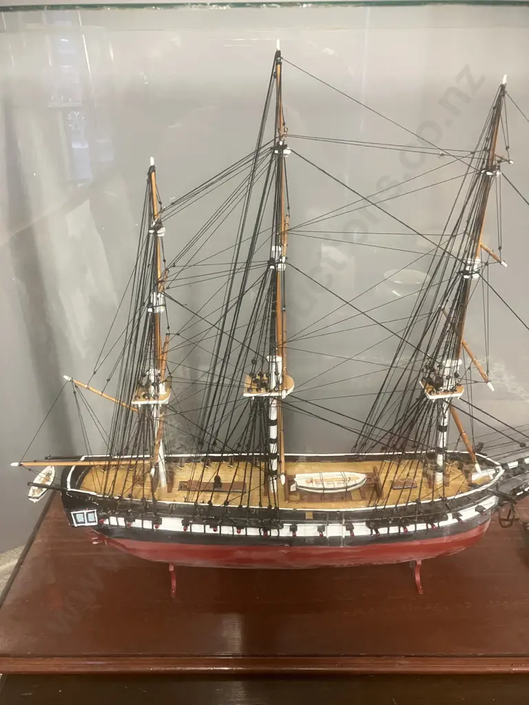 U.S.S. Constitution "Old Ironsides" Wooden Model In Glass Display Case Measuring 66 x 95 x 31cm Image 1++