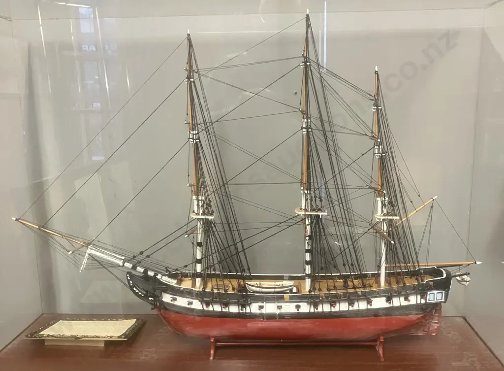 U.S.S. Constitution "Old Ironsides" Wooden Model In Glass Display Case Measuring 66 x 95 x 31cm Image 1++