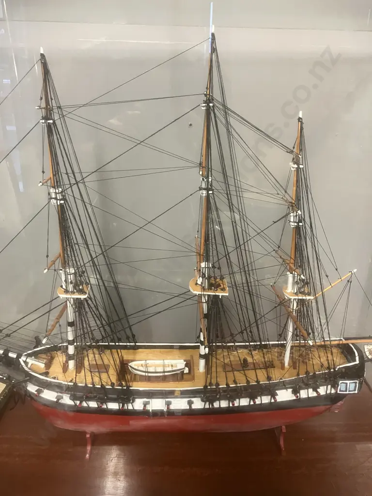 U.S.S. Constitution "Old Ironsides" Wooden Model In Glass Display Case Measuring 66 x 95 x 31cm Image 1++