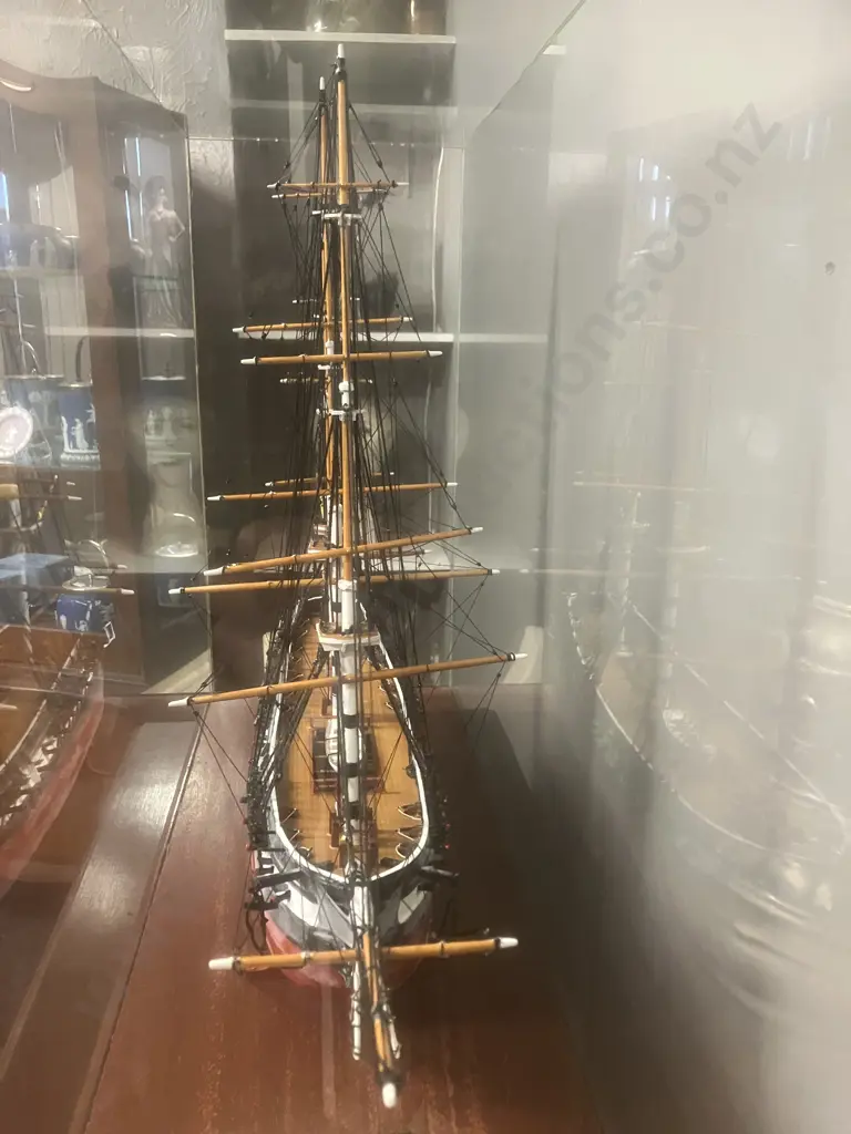U.S.S. Constitution "Old Ironsides" Wooden Model In Glass Display Case Measuring 66 x 95 x 31cm Image 1++