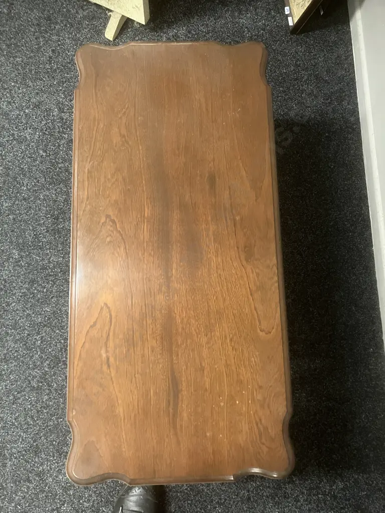 Queen Anne Style Coffee Table With Scalloped Edge Table Top. H43 W92 D43cm Image 1++