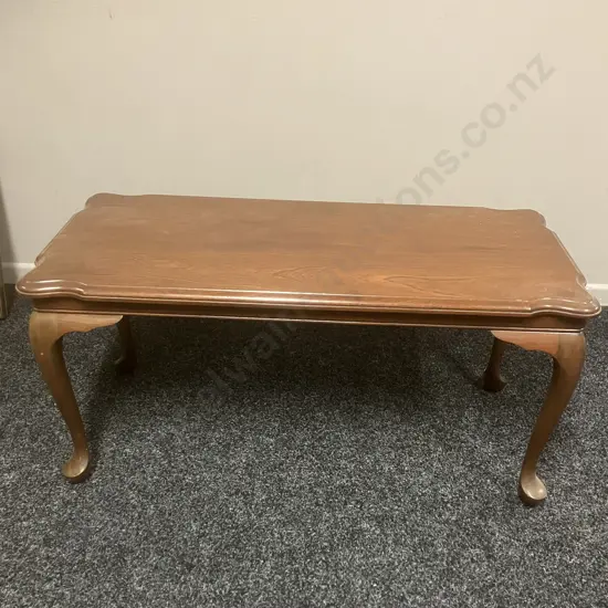 Queen Anne Style Coffee Table With Scalloped Edge Table Top. H43 W92 D43cm