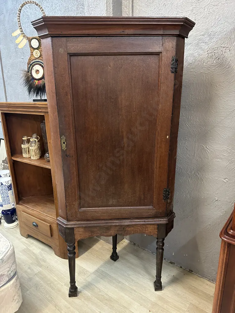 Antique Free Standing Oak Corner Cabinet Single Panel Door, Turned Legs With Key & BADA Label H170 W80 D53cm. Image 1++